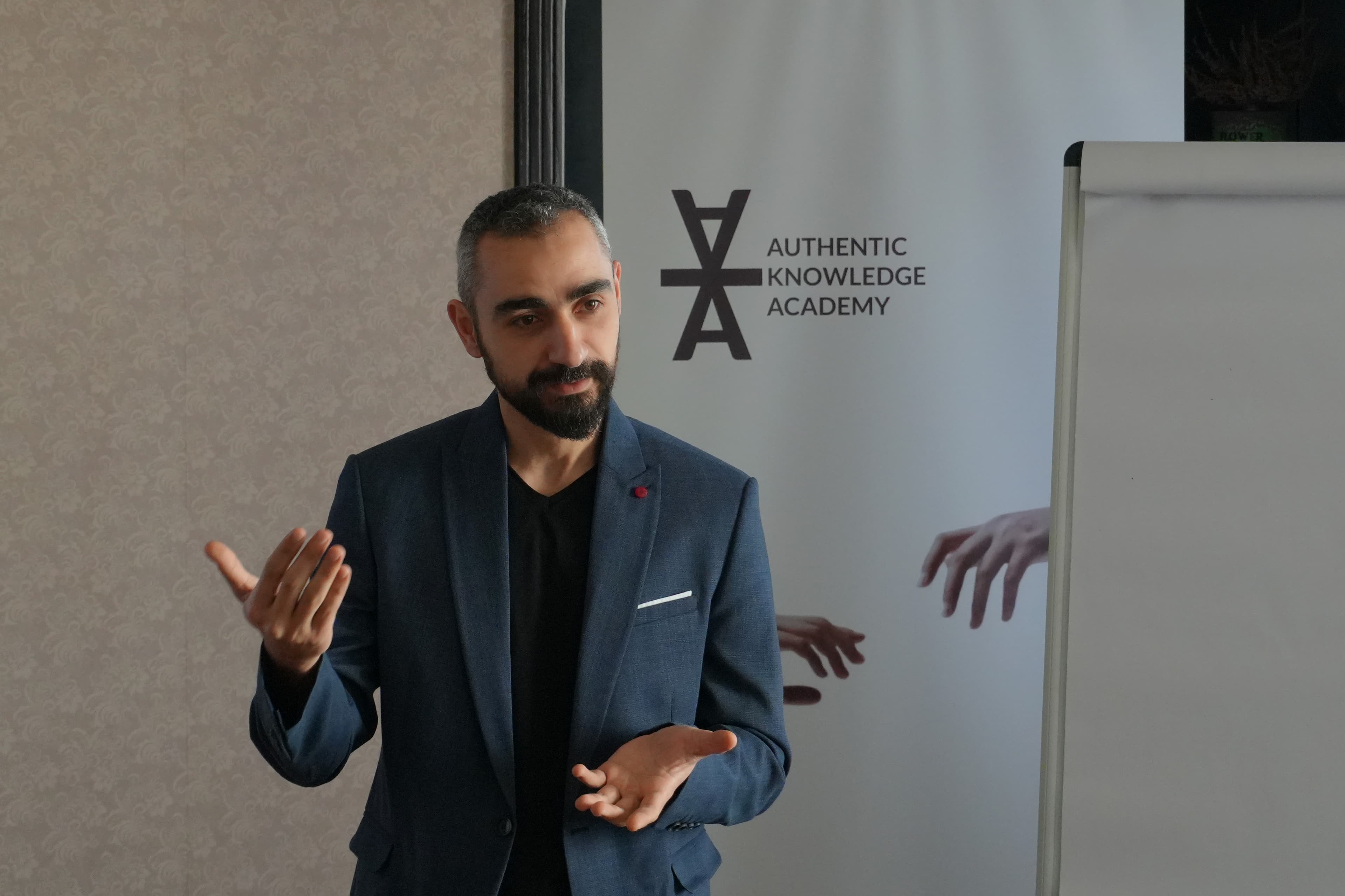 Dr. Daniel Rizk